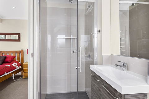 Mirramar House - Australian Directory 17