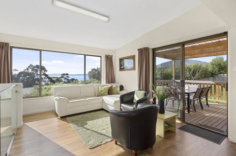 Mirramar House - Australian Directory 4