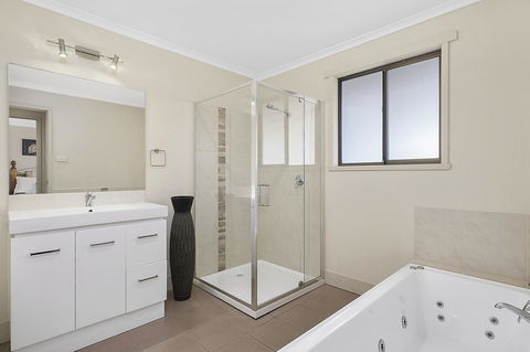 Mirramar House - Australian Directory 15