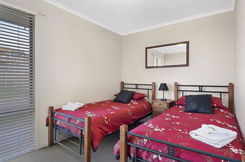 Mirramar House - Australian Directory 18