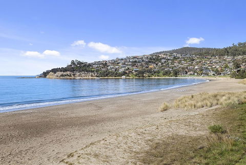 Mirramar House - Australian Directory 24