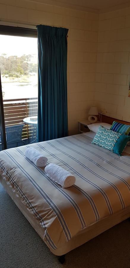 Blue Seas Holiday Villas - Australian Directory 27