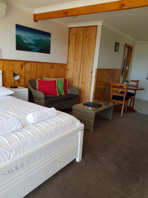 Blue Seas Holiday Villas - Australian Directory 37