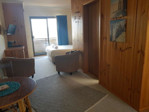 Blue Seas Holiday Villas - Australian Directory 25