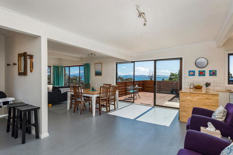 Southern Beaches Holiday House - Australian Directory 32