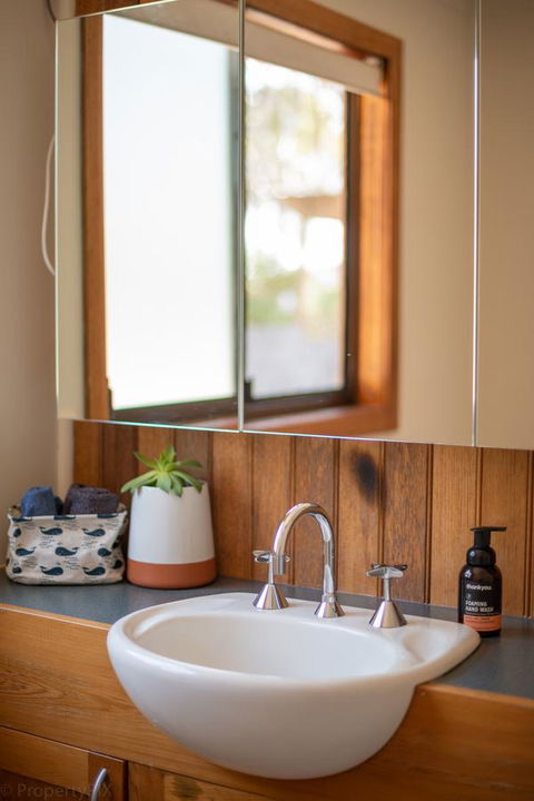 Southern Beaches Holiday House - Australian Directory 25
