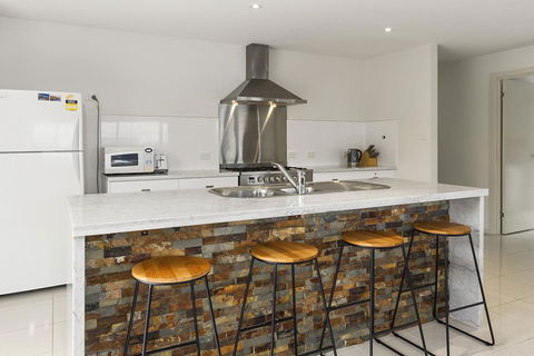 170 Hazards View Drive - Unit 2 - Australian Directory 4