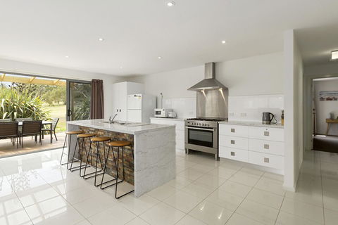 170 Hazards View Drive - Unit 2 - Australian Directory 2