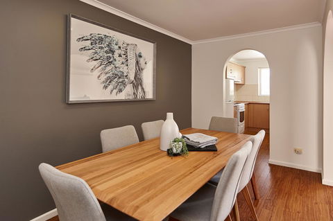 Elphin Motel & Serviced Apartments - Australian Directory 23