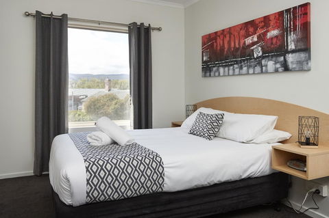 Elphin Motel & Serviced Apartments - Australian Directory 34