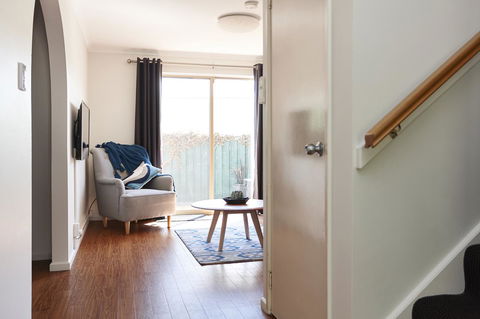 Elphin Motel & Serviced Apartments - Australian Directory 36