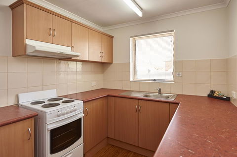 Elphin Motel & Serviced Apartments - Australian Directory 26