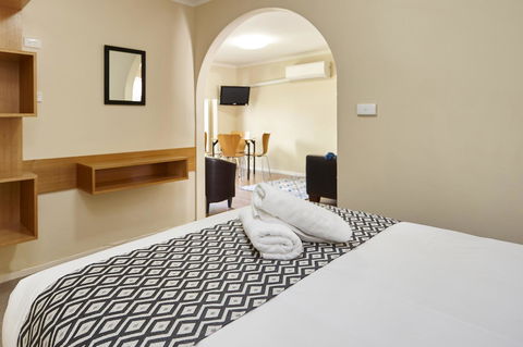 Elphin Motel & Serviced Apartments - Australian Directory 31