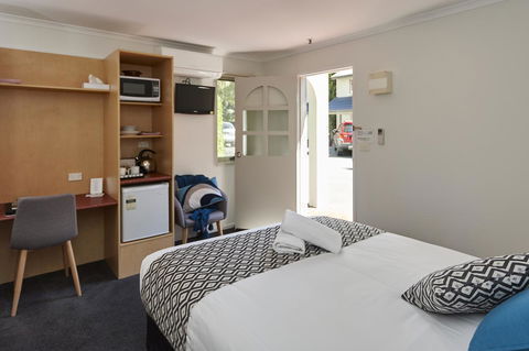 Elphin Motel & Serviced Apartments - Australian Directory 33