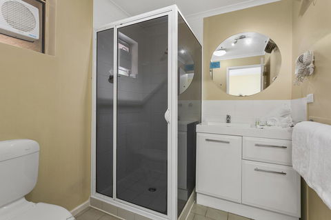 Elphin Motel & Serviced Apartments - Australian Directory 40