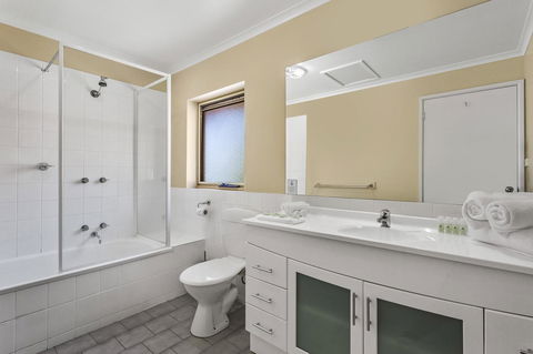 Elphin Motel & Serviced Apartments - Australian Directory 38