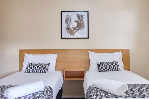 Elphin Motel & Serviced Apartments - Australian Directory 3
