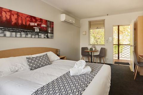 Elphin Motel & Serviced Apartments - Australian Directory 22