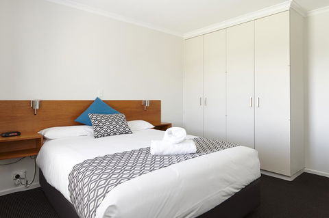 Elphin Motel & Serviced Apartments - Australian Directory 25