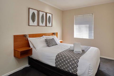 Elphin Motel & Serviced Apartments - Australian Directory 1