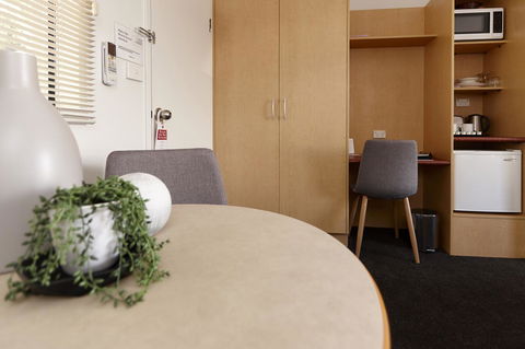 Elphin Motel & Serviced Apartments - Australian Directory 29