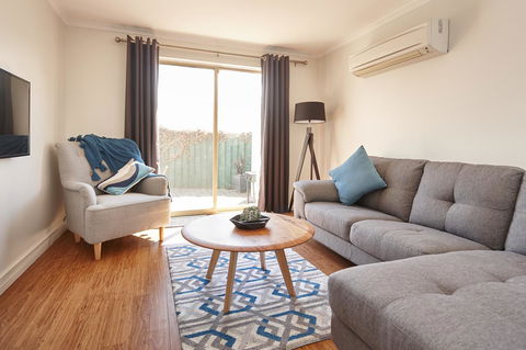 Elphin Motel & Serviced Apartments - Australian Directory 13