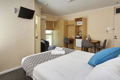 Elphin Motel & Serviced Apartments - Australian Directory 14