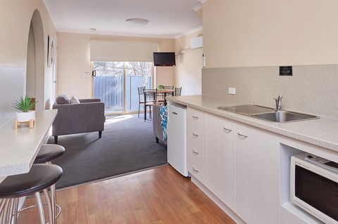 Elphin Motel & Serviced Apartments - Australian Directory 8