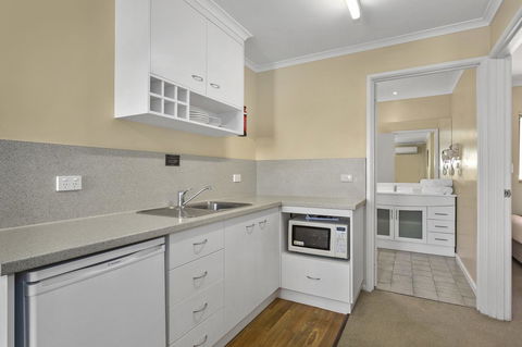 Elphin Motel & Serviced Apartments - Australian Directory 39
