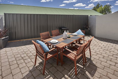 Elphin Motel & Serviced Apartments - Australian Directory 21