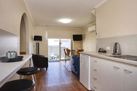 Elphin Motel & Serviced Apartments - Australian Directory 30