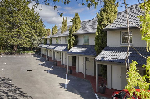 Elphin Motel & Serviced Apartments - Australian Directory 15