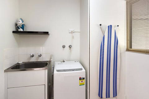 Elphin Motel & Serviced Apartments - Australian Directory 28