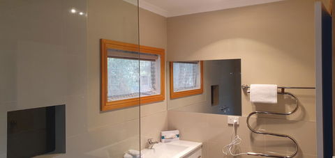 Roland B&B - Australian Directory 6