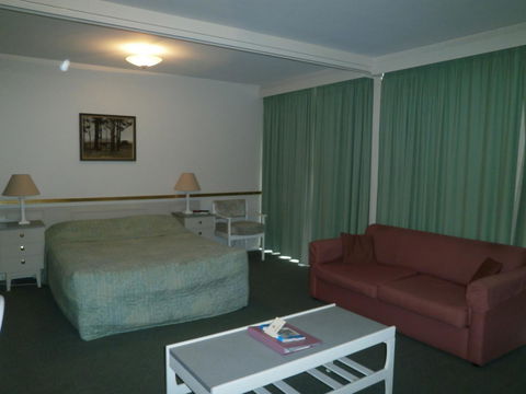 Parklane Motel - Australian Directory 34