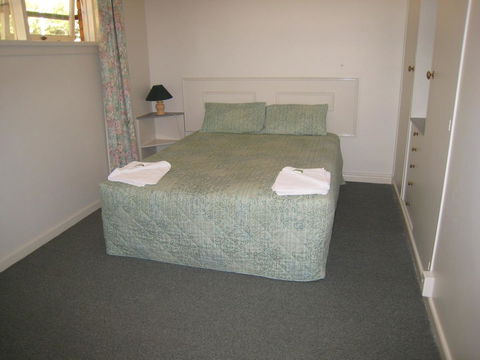 Parklane Motel - Australian Directory 28