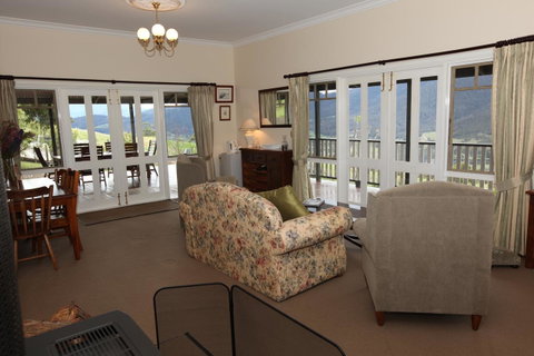 House On The Hill Bed And Breakfast - Australian Directory 42