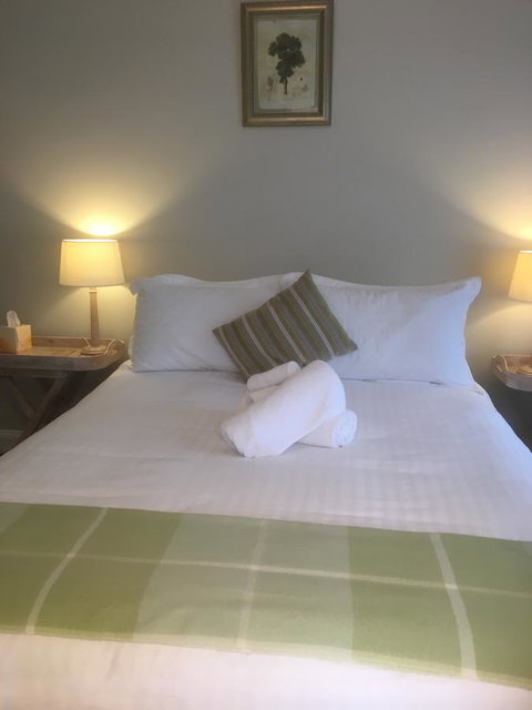 House On The Hill Bed And Breakfast - Australian Directory 28