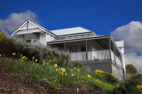 House On The Hill Bed And Breakfast - Australian Directory 0