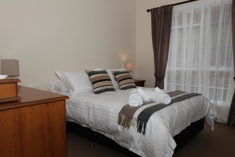 House On The Hill Bed And Breakfast - Australian Directory 44