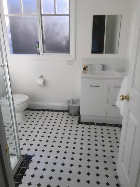 House On The Hill Bed And Breakfast - Australian Directory 12