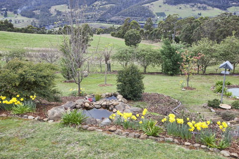 House On The Hill Bed And Breakfast - Australian Directory 36