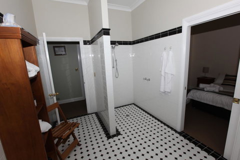 House On The Hill Bed And Breakfast - Australian Directory 30
