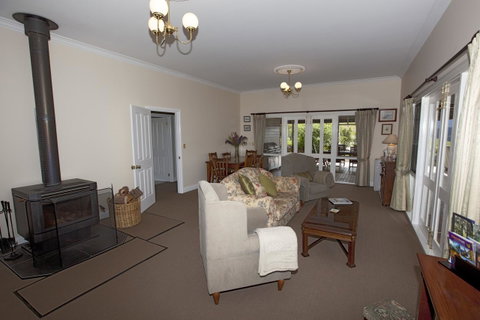 House On The Hill Bed And Breakfast - Australian Directory 43