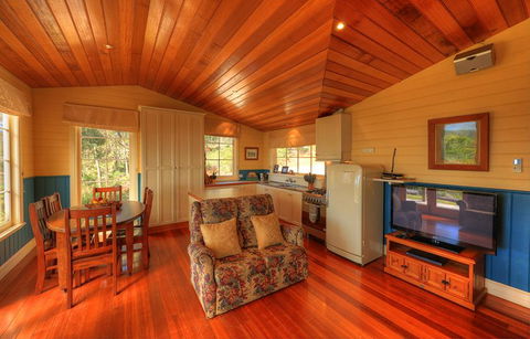 Island View Spa Cottage - Australian Directory 7