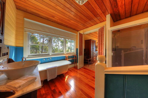 Island View Spa Cottage - Australian Directory 3