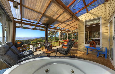 Island View Spa Cottage - Australian Directory 8