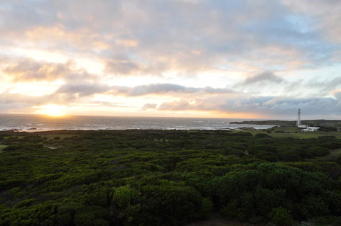 Island Breeze Motel - Australian Directory 1