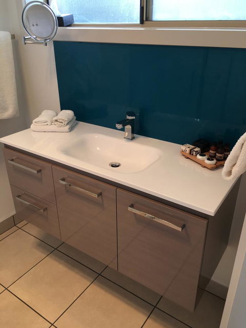 Island Breeze Motel - Australian Directory 2