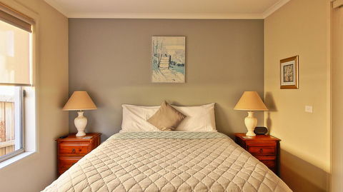 Hobart Villa - Australian Directory 7